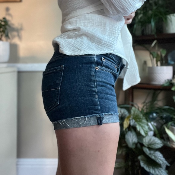Size 8 Low Rise American Eagle Jean Shorts Strechy - Picture 2 of 6